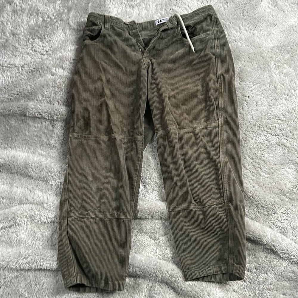 Size 28 men’s monet corduroy olive green pants
